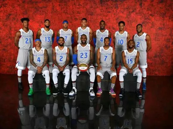 在中场休息 在中场休息