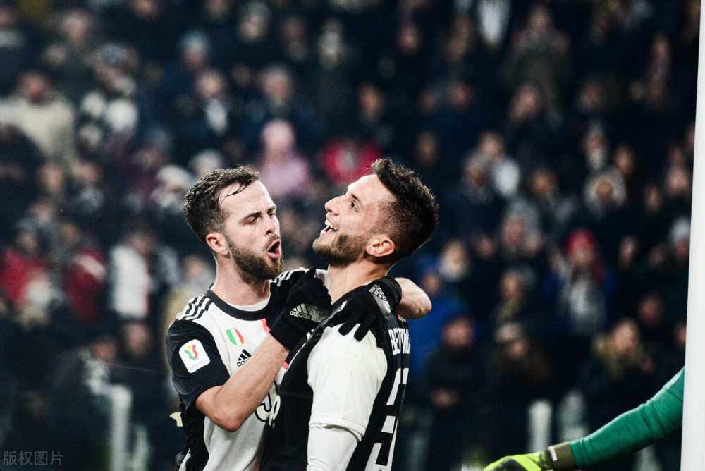 不断完善自 不断完善自